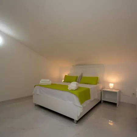 Tomi Apartment *